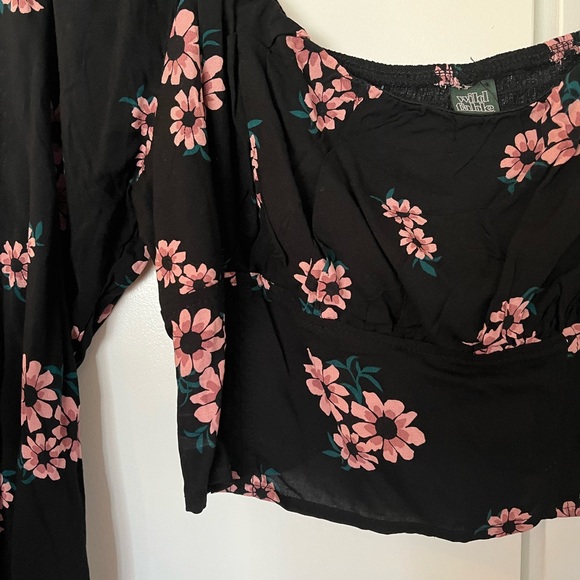Wild Fable NWT Black Long Sleeve Cropped Floral Tee - Picture 6 of 6